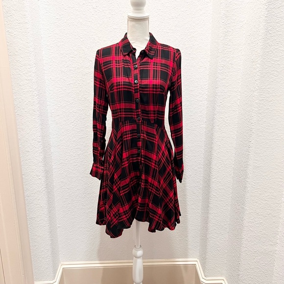 VENUS Dresses & Skirts - VENUS Red and Black Plaid Long Sleeve Dress